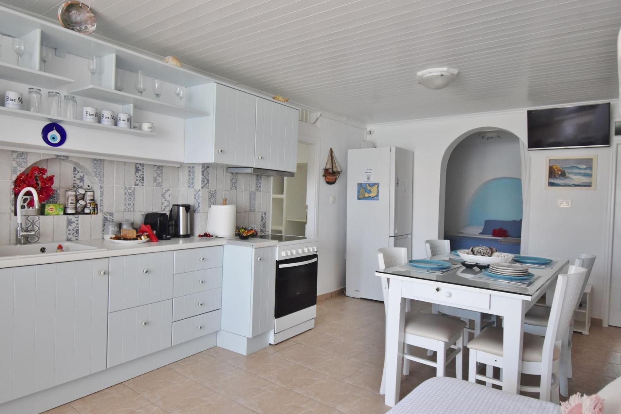 Blue Mare Apartments On The Beach Firopotamos Rom bilde