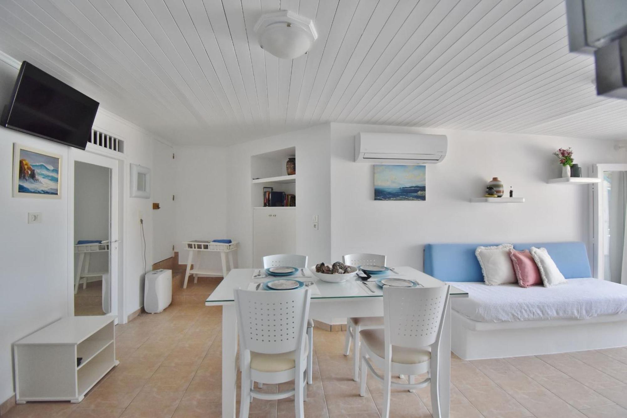 Blue Mare Apartments On The Beach Firopotamos Rom bilde