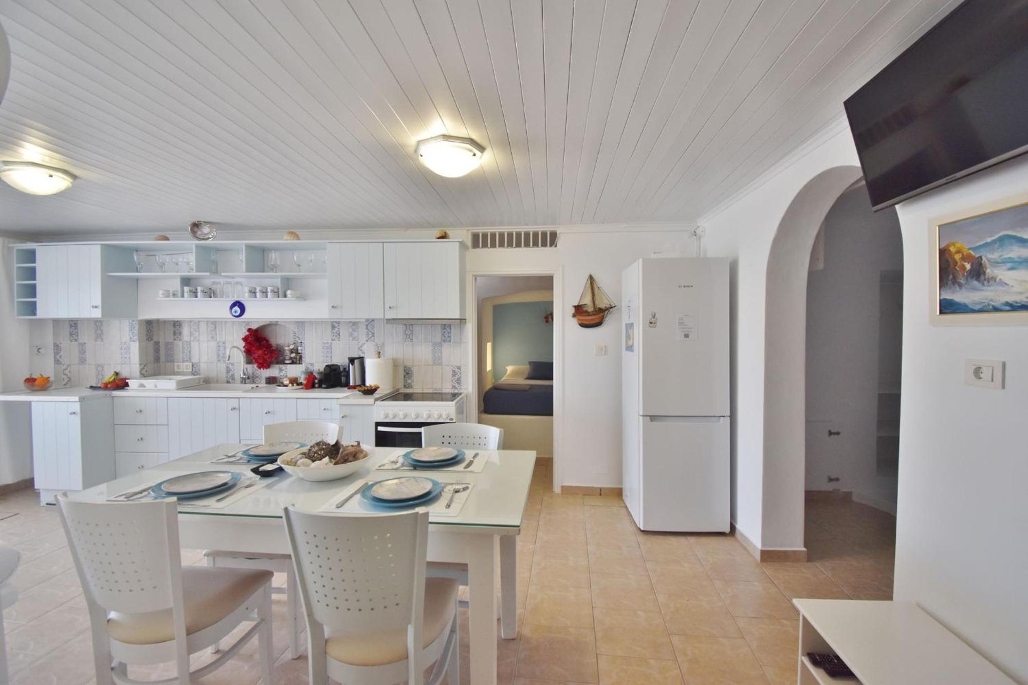 Blue Mare Apartments On The Beach Firopotamos Rom bilde