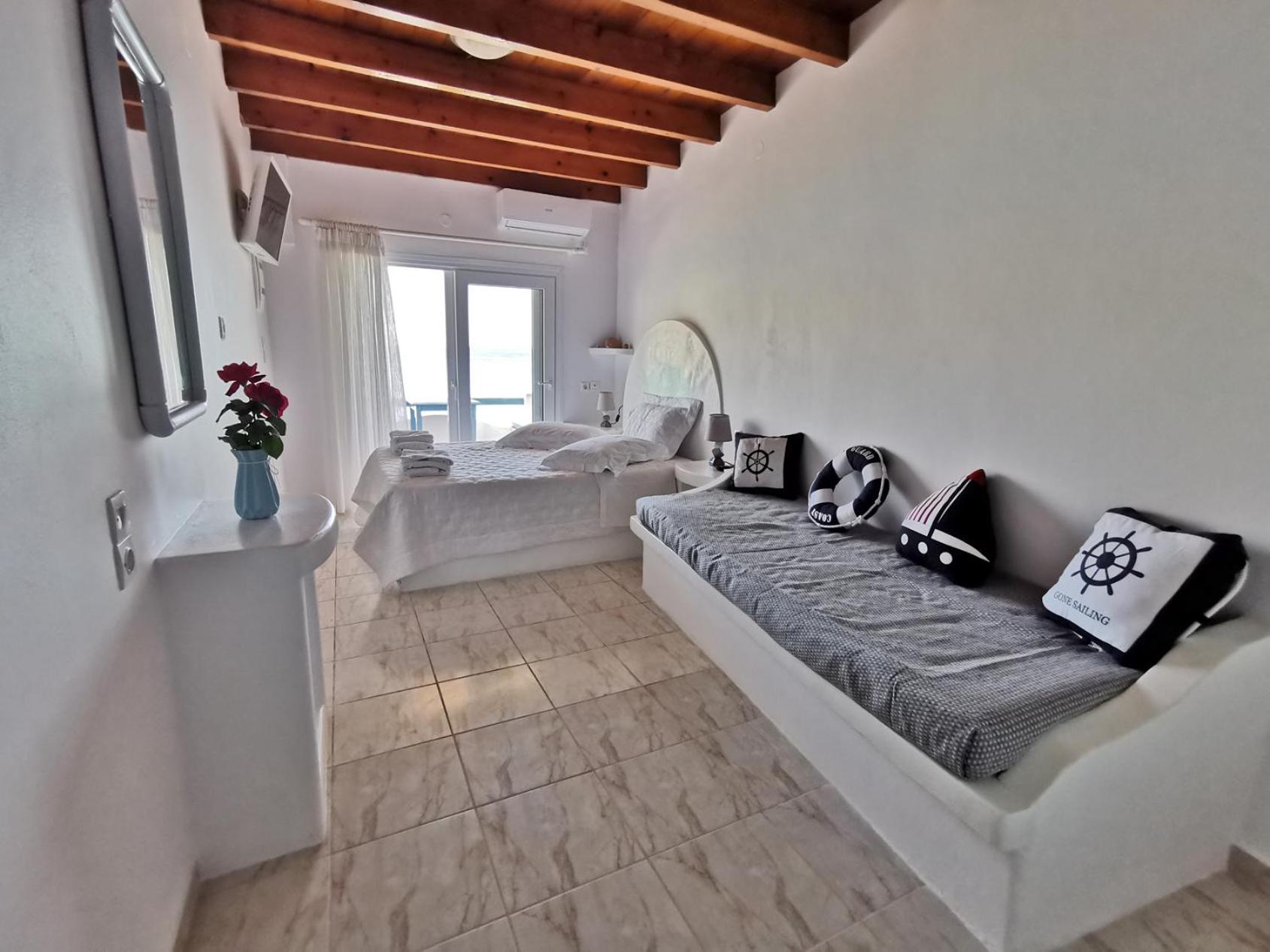 Blue Mare Apartments On The Beach Firopotamos Rom bilde