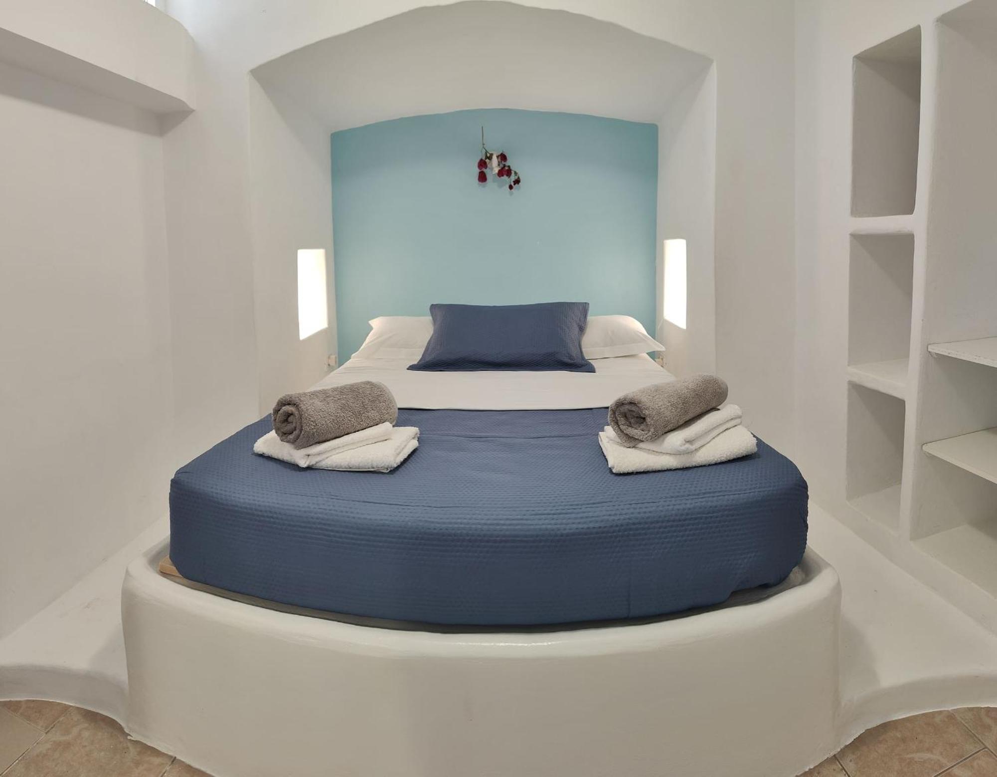 Blue Mare Apartments On The Beach Firopotamos Rom bilde
