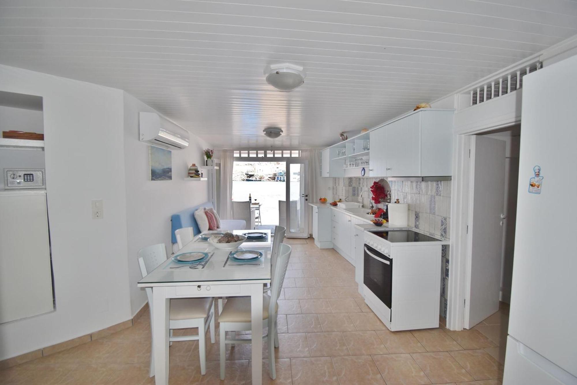 Blue Mare Apartments On The Beach Firopotamos Rom bilde