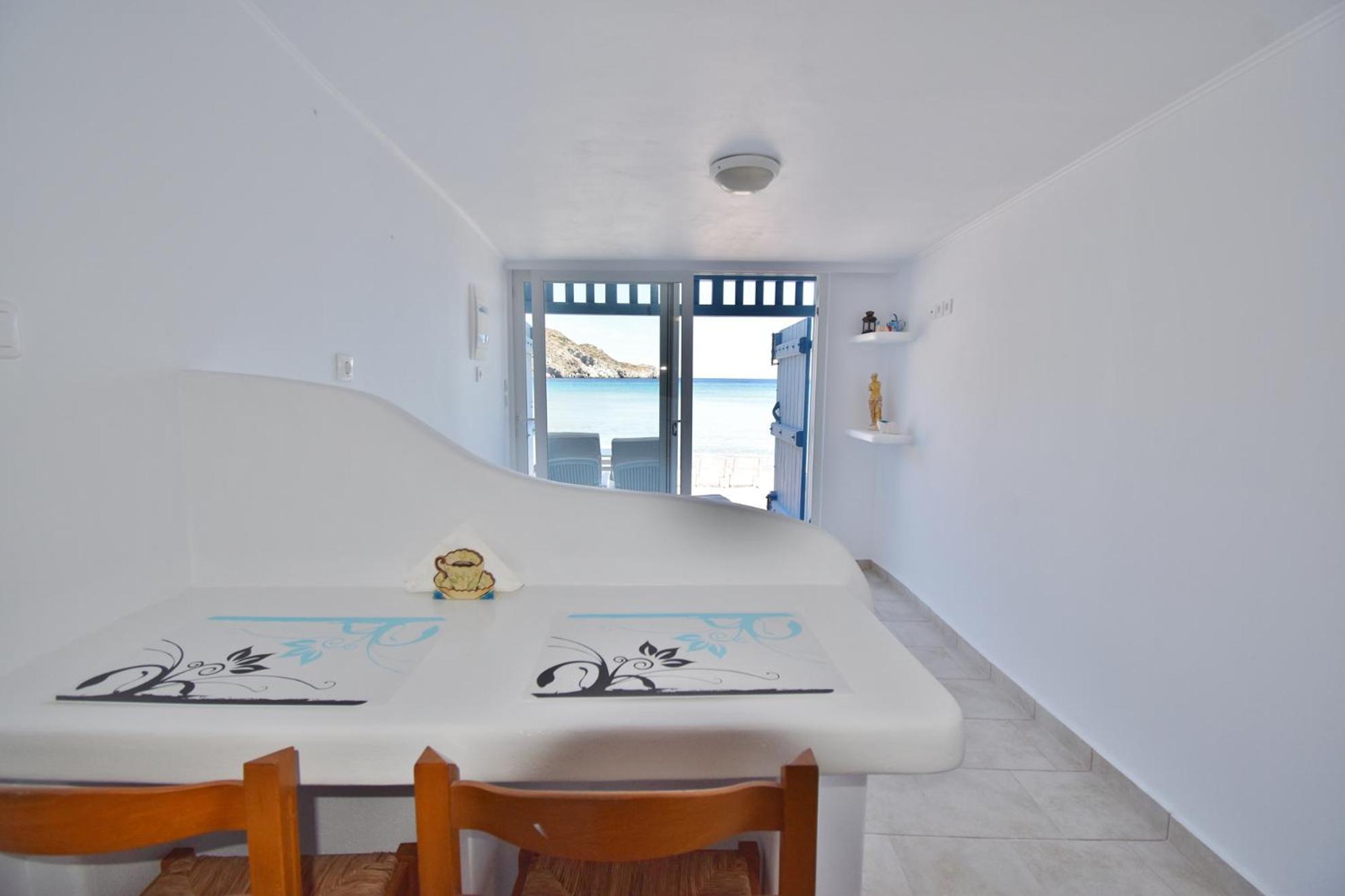 Blue Mare Apartments On The Beach Firopotamos Rom bilde