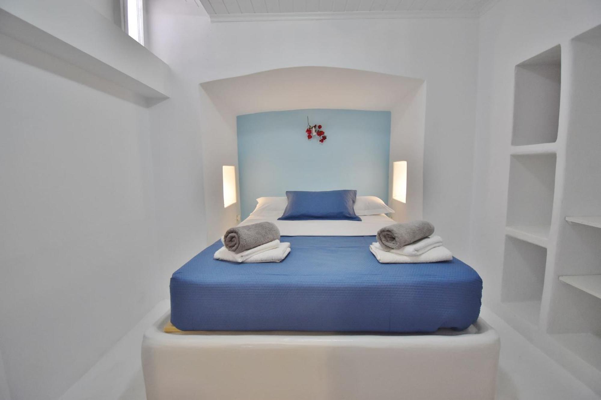 Blue Mare Apartments On The Beach Firopotamos Rom bilde