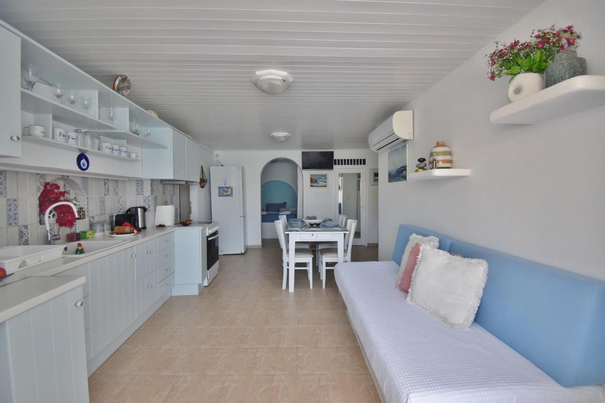 Blue Mare Apartments On The Beach Firopotamos Rom bilde