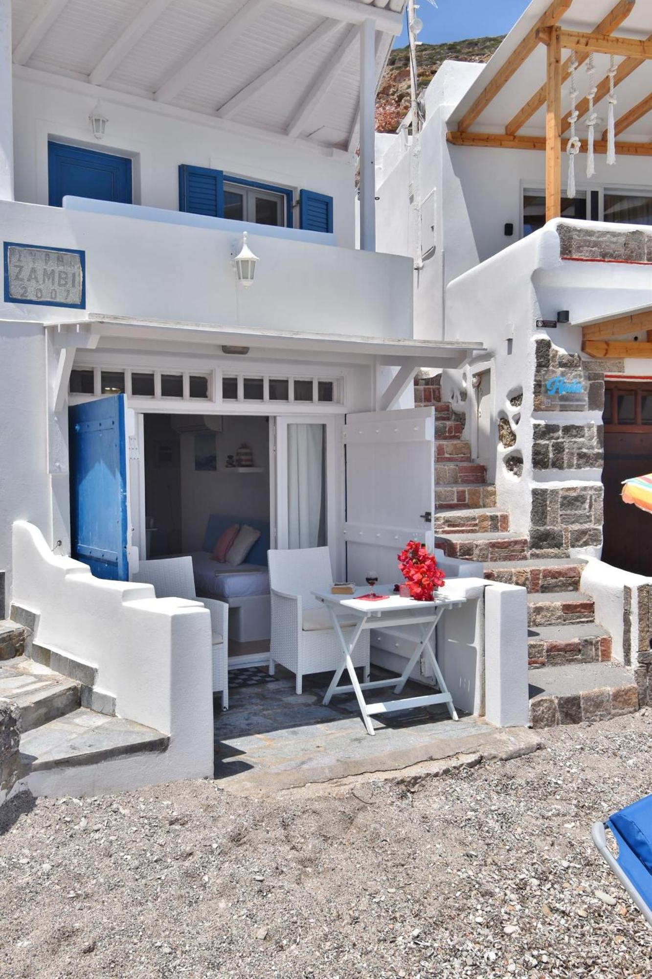 Blue Mare Apartments On The Beach Firopotamos Rom bilde