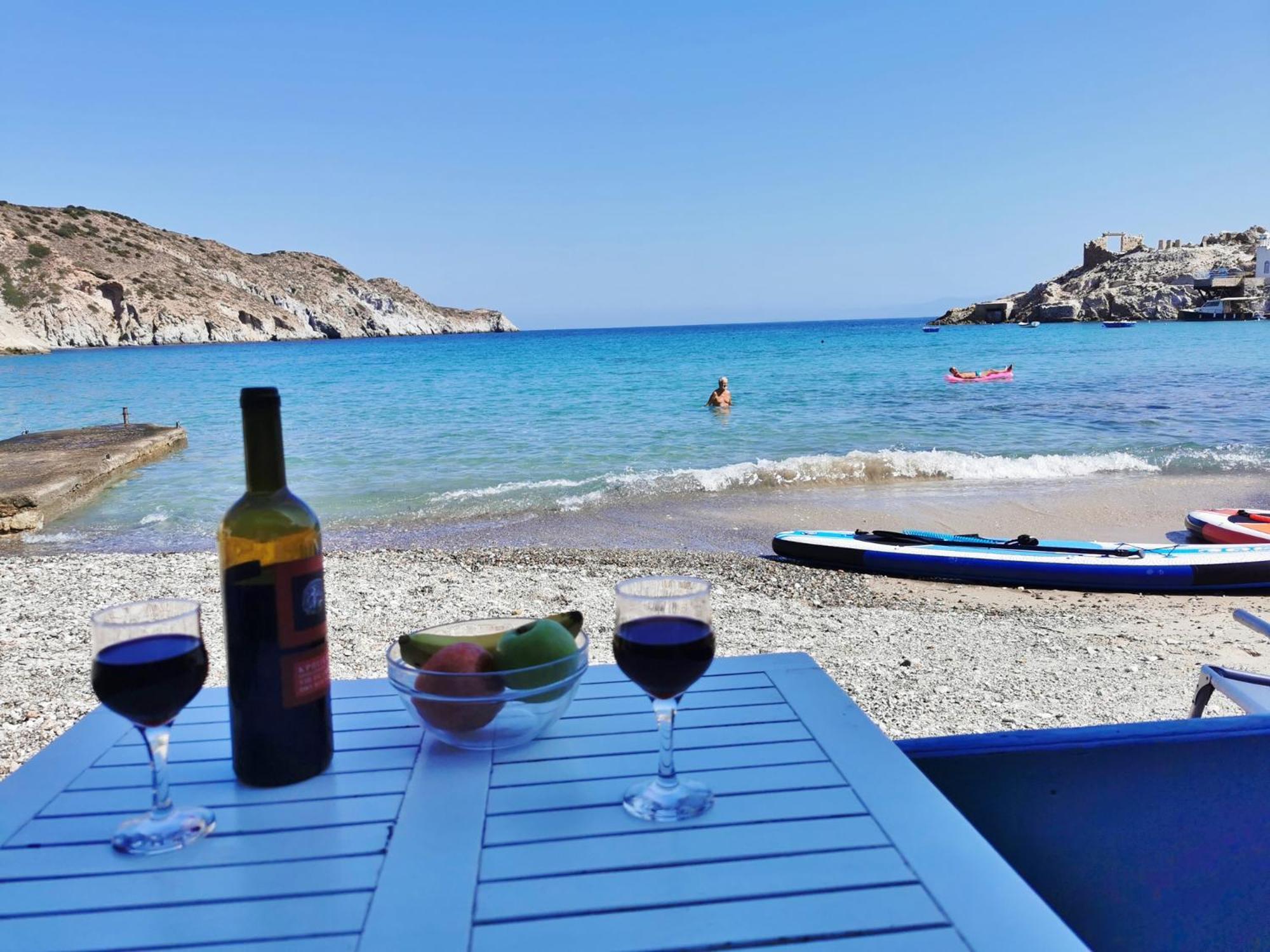 Blue Mare Apartments On The Beach Firopotamos Rom bilde