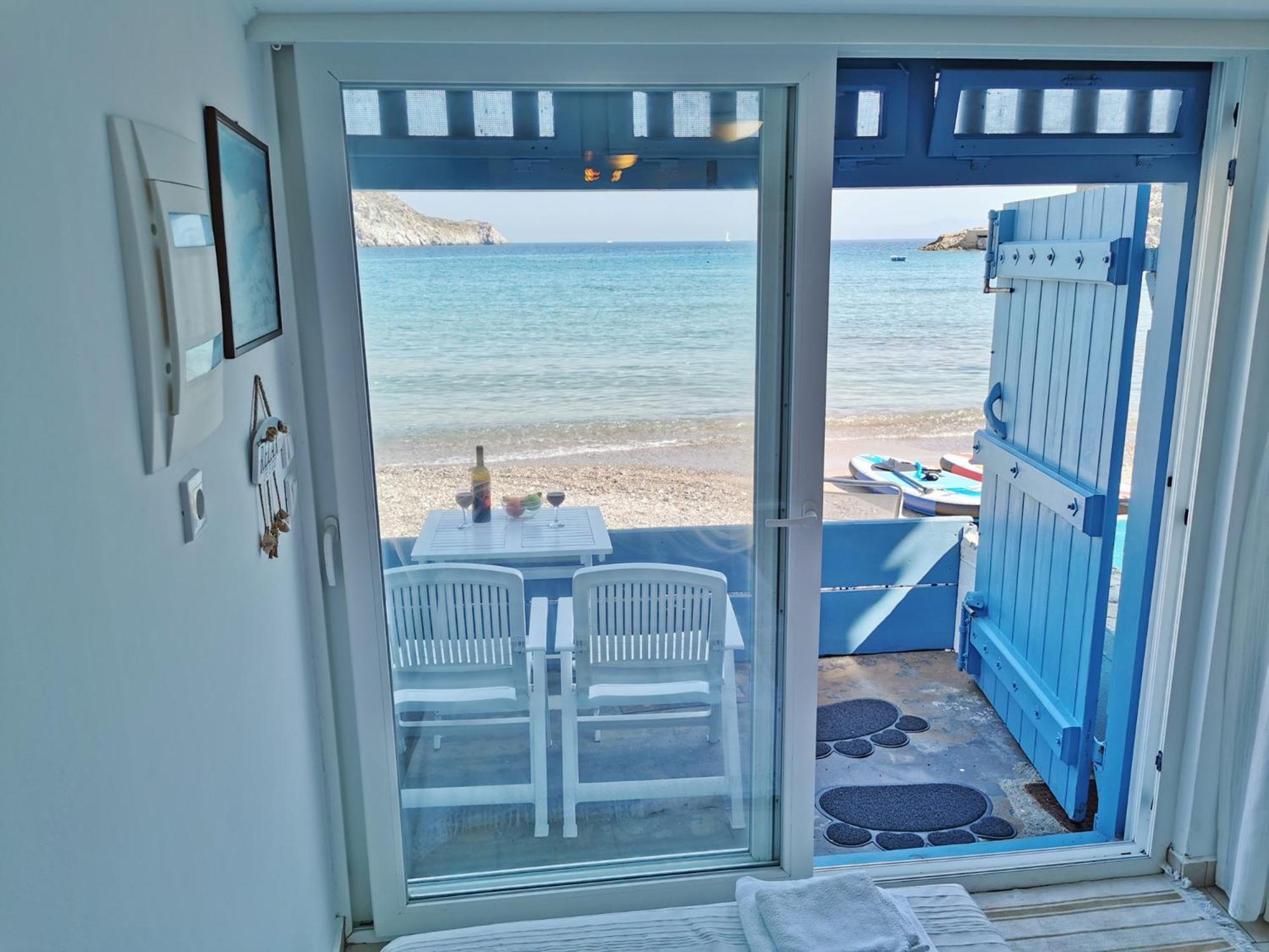 Blue Mare Apartments On The Beach Firopotamos Rom bilde