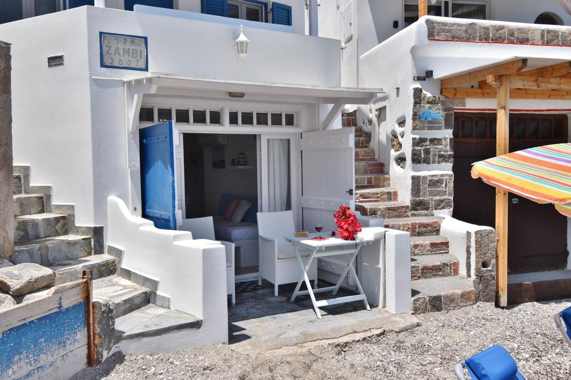 Blue Mare Apartments On The Beach Firopotamos Rom bilde