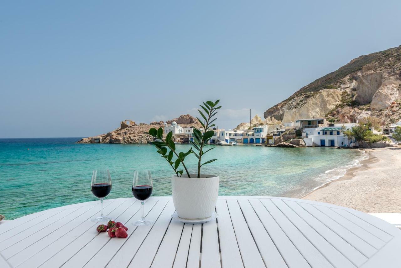 Blue Mare Apartments On The Beach Firopotamos Eksteriør bilde