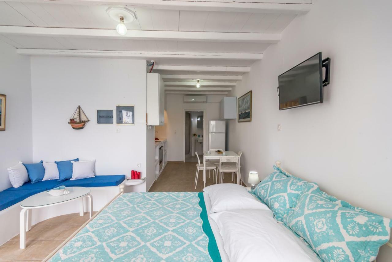 Blue Mare Apartments On The Beach Firopotamos Eksteriør bilde