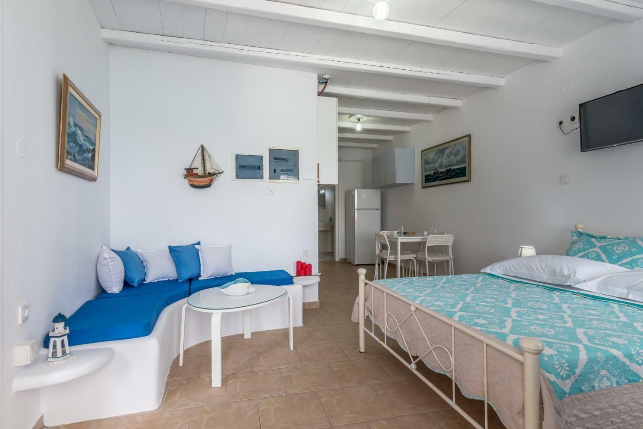 Blue Mare Apartments On The Beach Firopotamos Eksteriør bilde